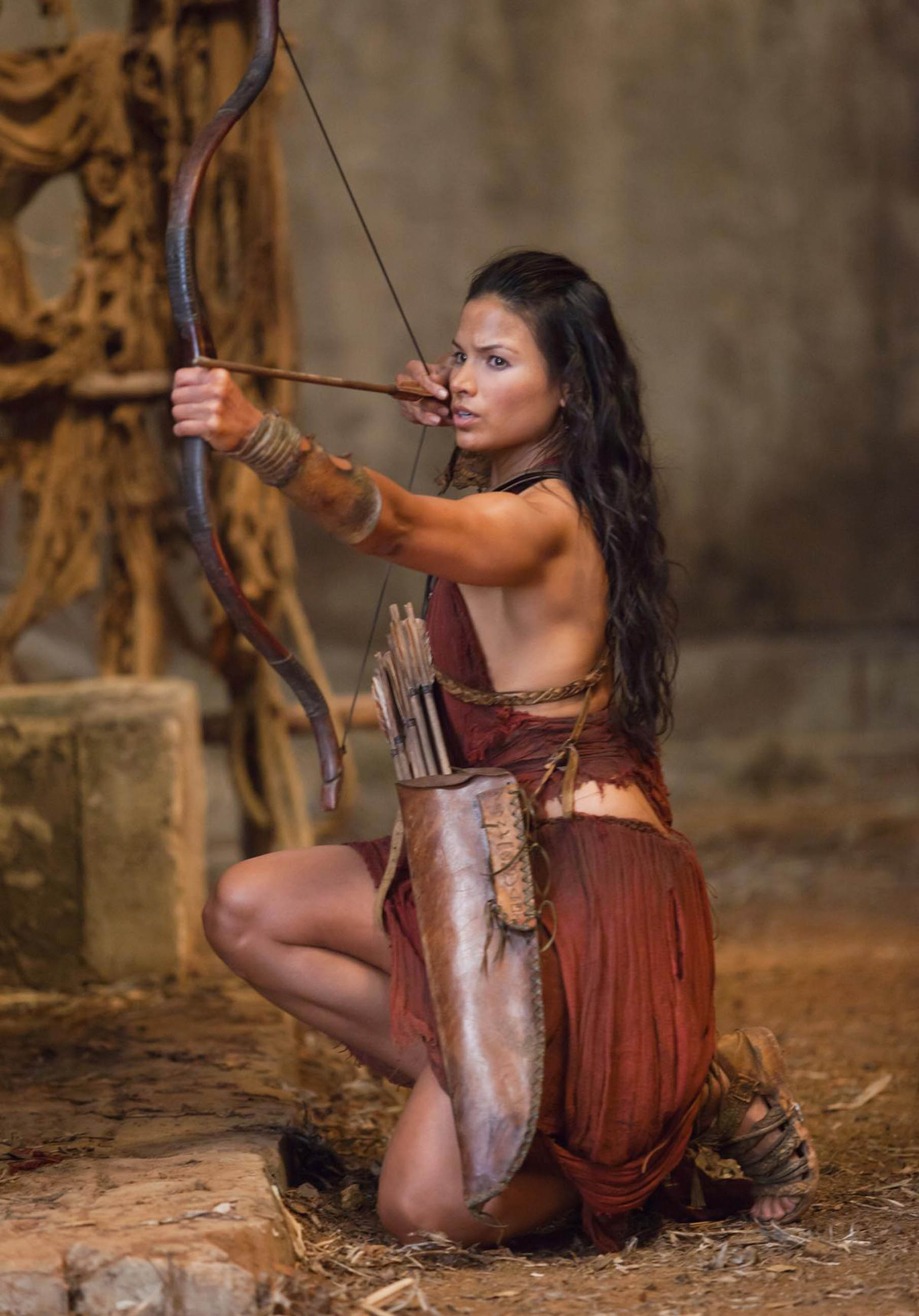 Katrina Law looking hot with bow - Spartacus: Vengeance photos